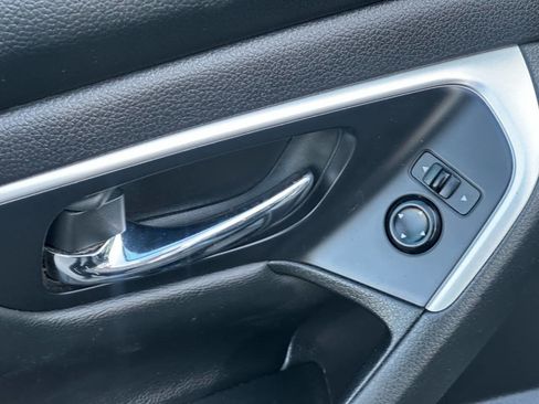 Used 2016 Nissan Altima 2.5 S w/ Power Driver Seat Package image 12