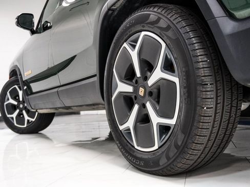 Used 2023 Rivian R1S Adventure image 10