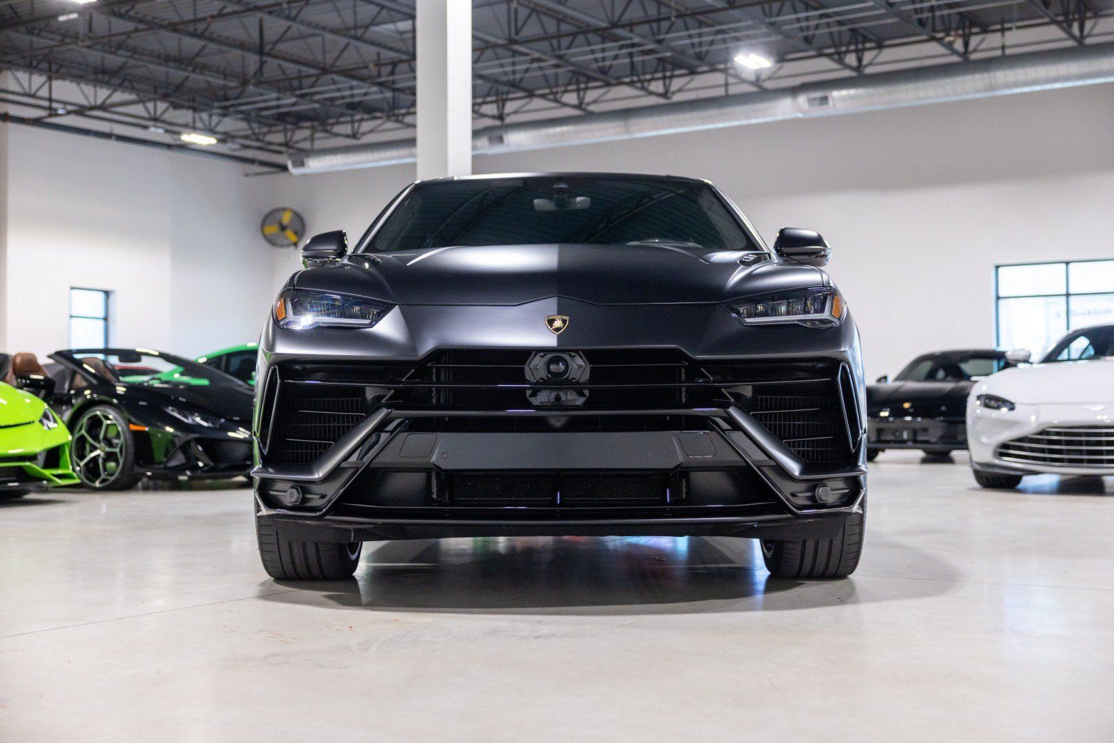 Used 2024 Lamborghini Urus S AWD/4WD image 2