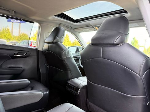 Used 2023 Toyota Highlander XLE image 25
