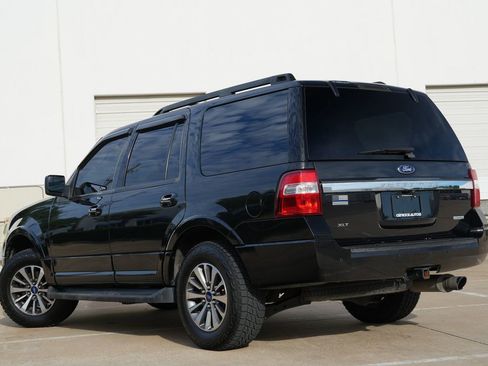 Used 2015 Ford Expedition XLT RWD image 4