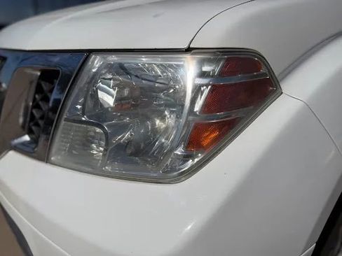 Used 2017 Nissan Frontier SV RWD image 16