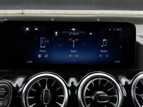 Used 2025 Mercedes-Benz GLA 250 image 31