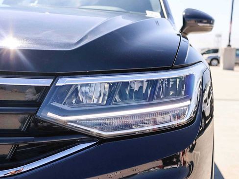 Certified 2024 Volkswagen Tiguan SE R-Line AWD/4WD image 7