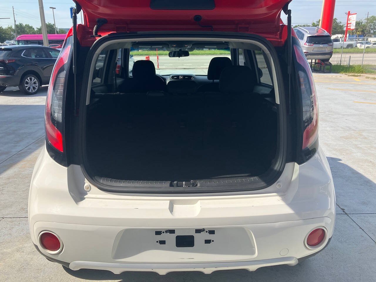 Used 2018 Kia Soul + FWD image 4