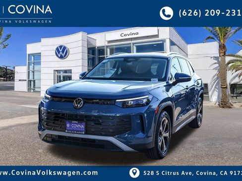 New 2025 Volkswagen Tiguan SE image 3