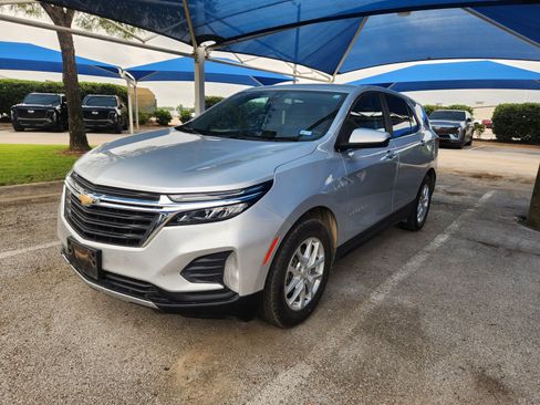 Used 2022 Chevrolet Equinox LT FWD image 2