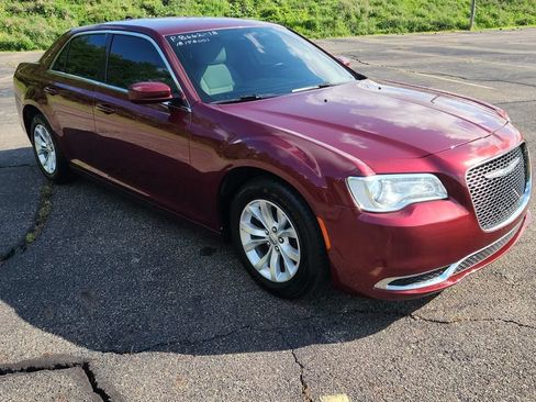 Used 2018 Chrysler 300 Touring RWD image 16