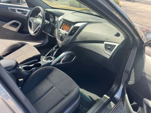Used 2015 Hyundai Veloster FWD image 8