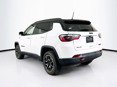 Used 2025 Jeep Compass Trailhawk AWD/4WD image 5