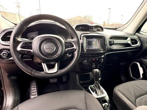 Used 2018 Jeep Renegade Latitude image 6