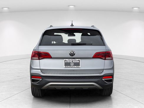 Used 2022 Volkswagen Taos SE FWD image 5