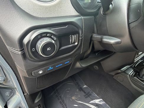 Used 2025 Jeep Wrangler Unlimited Sahara AWD/4WD image 24