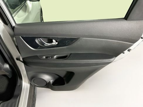 Used 2019 Nissan Rogue SL FWD image 29