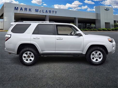 Used 2022 Toyota 4Runner SR5 Premium image 2