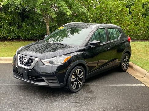 Used 2020 Nissan Kicks SV FWD image 3