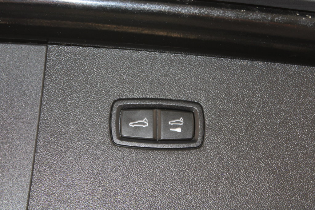 Used 2024 Porsche Cayenne Coupe AWD/4WD image 16