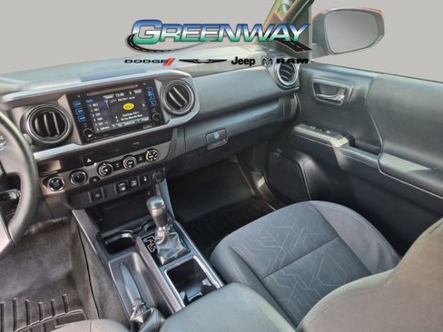 Used 2019 Toyota Tacoma TRD Sport AWD/4WD image 11