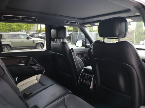 Used 2025 Land Rover Range Rover Long Wheelbase SE AWD/4WD image 11