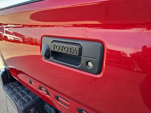 Used 2022 Toyota Tacoma TRD Sport AWD/4WD image 25
