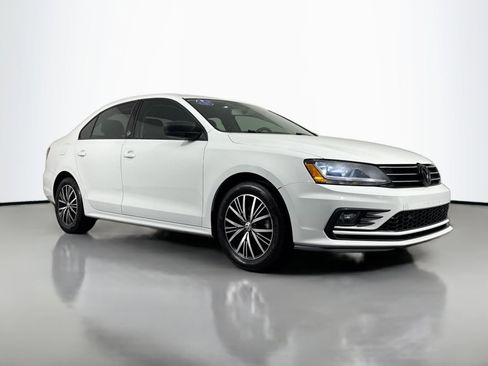 Used 2018 Volkswagen Jetta Wolfsburg Edition image 4