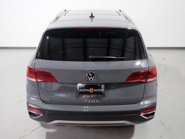 Used 2023 Volkswagen Taos SE w/ Sunroof Package w/ Panoramic Sunroof Package FWD image 6