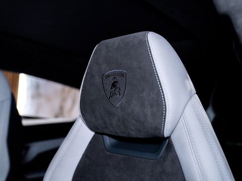 Used 2022 Lamborghini Urus image 22