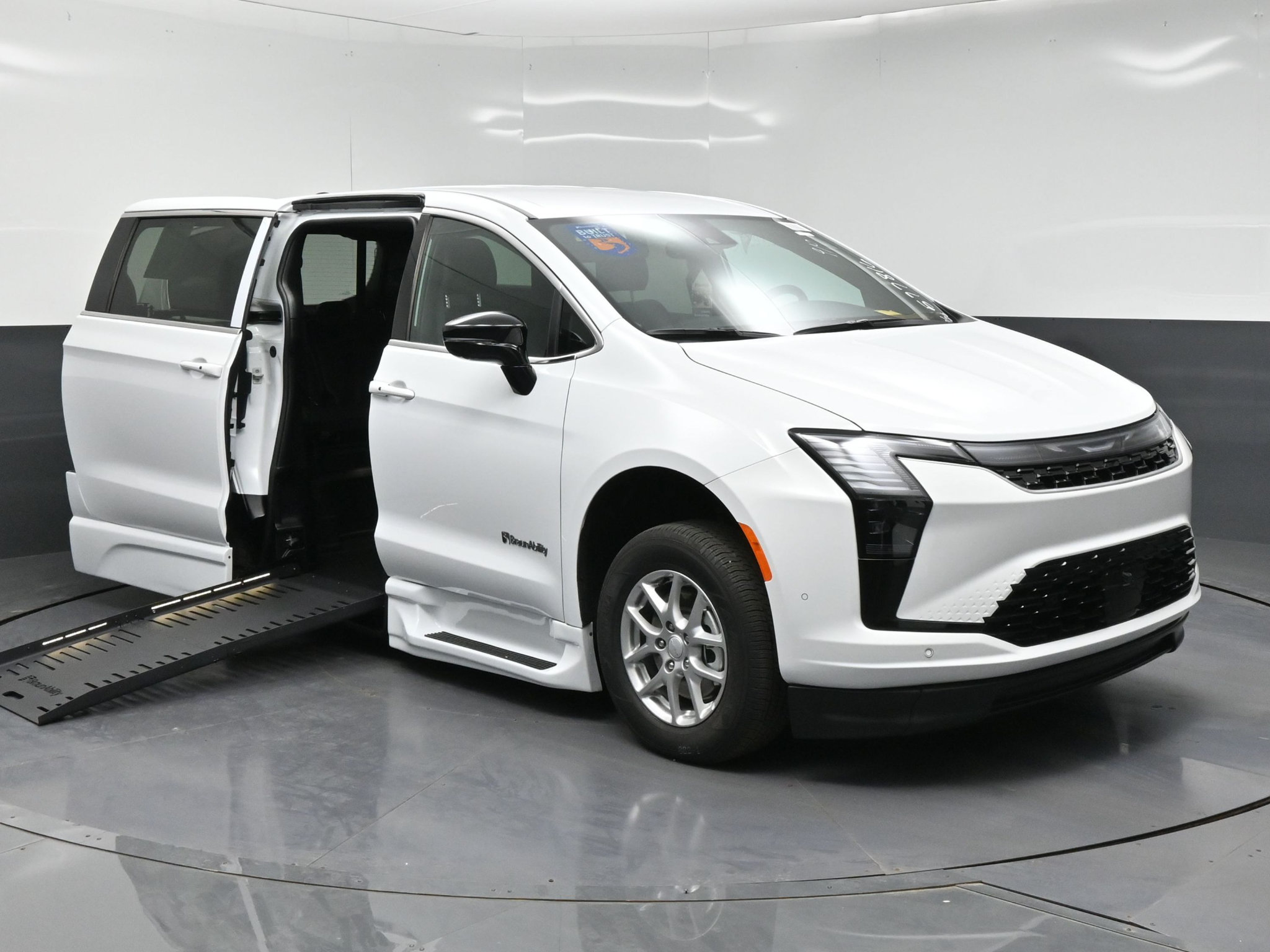 Used 2027 Chrysler Pacifica Select FWD image 1