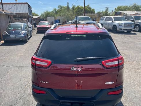 Used 2018 Jeep Cherokee Latitude AWD/4WD image 48