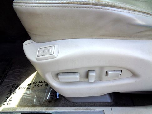 Used 2011 Cadillac SRX Luxury image 17