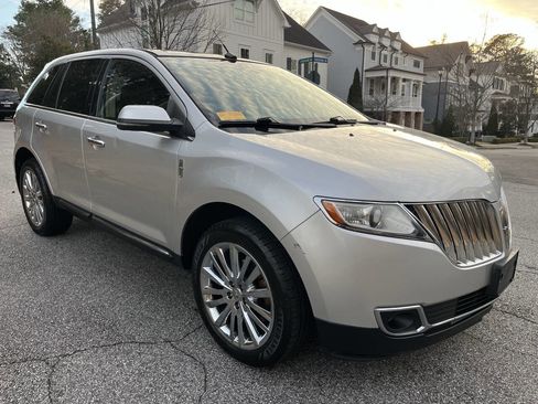 Used 2012 Lincoln MKX AWD image 2