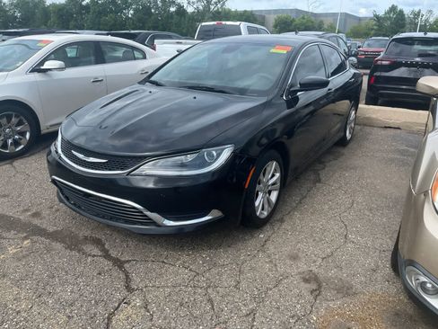 Used 2016 Chrysler 200 Limited FWD image 2