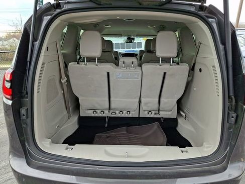 Used 2021 Chrysler Pacifica Touring-L w/ Uconnect Theater Family Group FWD image 30