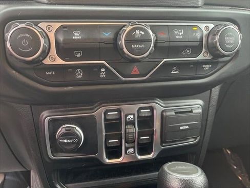 Used 2023 Jeep Gladiator Sport image 13