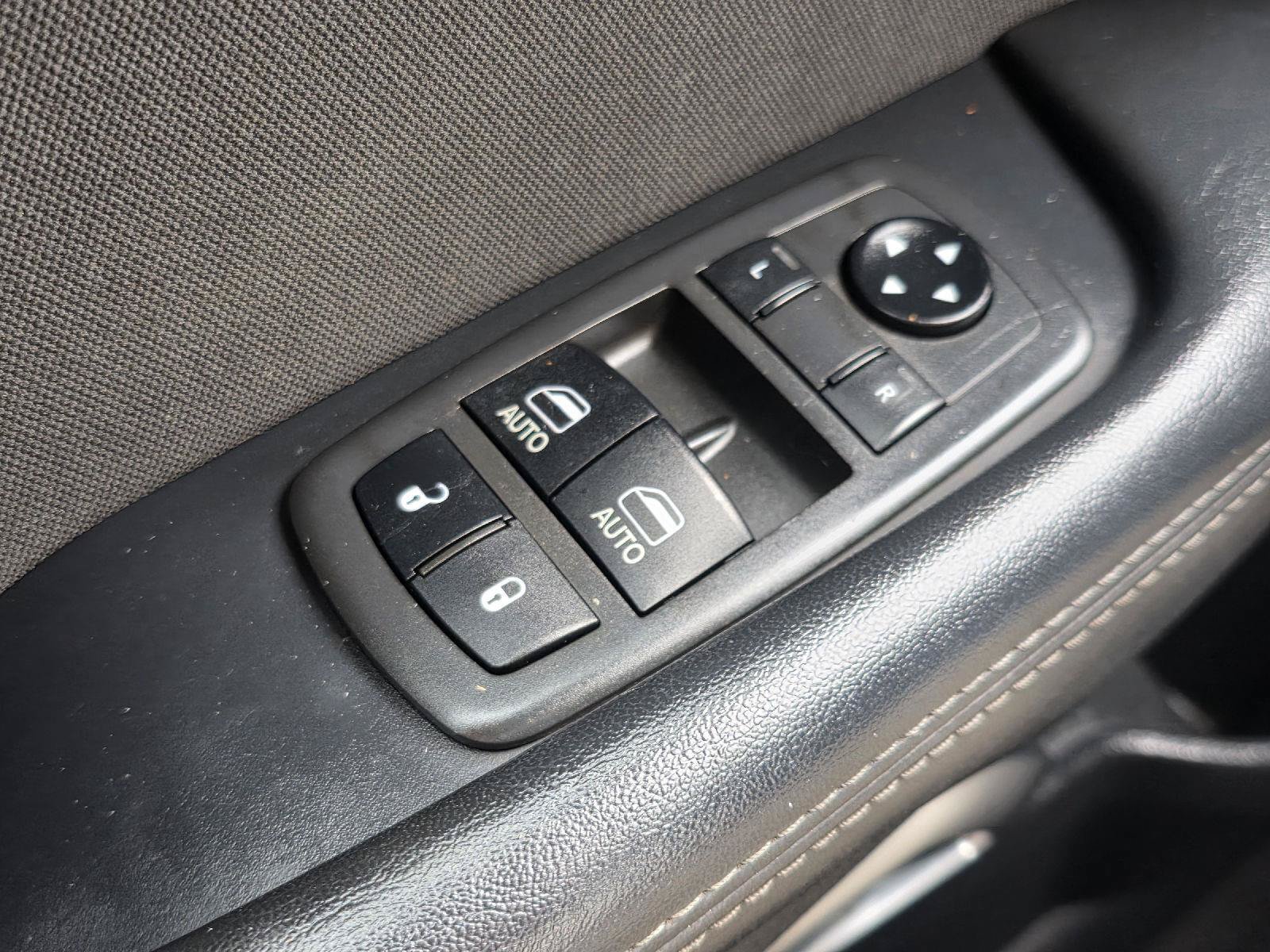 Used 2017 Dodge Challenger R/T w/ Driver Convenience Group RWD image 9