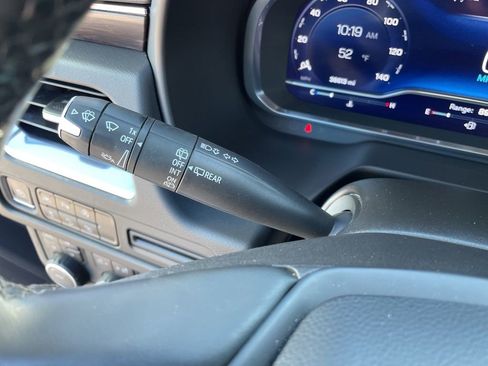 Used 2023 Chevrolet Suburban Z71 w/ Luxury Package image 16