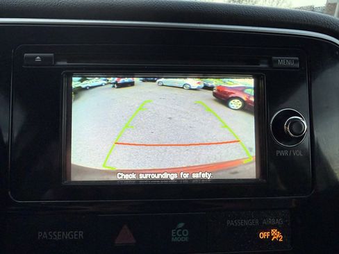 Used 2014 Mitsubishi Outlander GT image 18