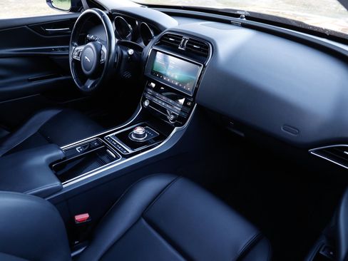 Used 2019 Jaguar XE image 16