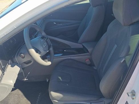 Certified 2024 Hyundai Elantra SE image 5