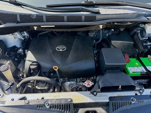 Used 2019 Toyota Sienna LE FWD image 37