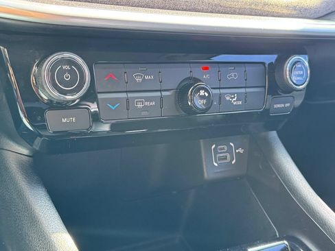 Used 2022 Jeep Compass Latitude AWD/4WD image 25