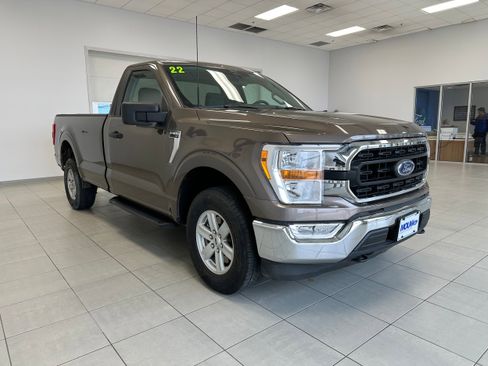 Used 2022 Ford F150 XLT w/ Trailer Tow Package image 4