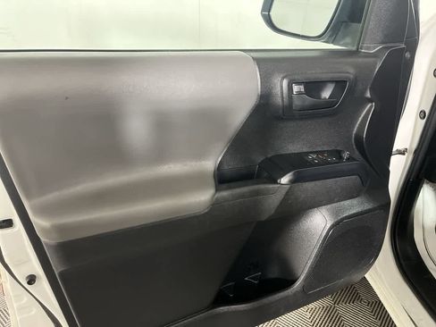 Used 2022 Toyota Tacoma SR image 13