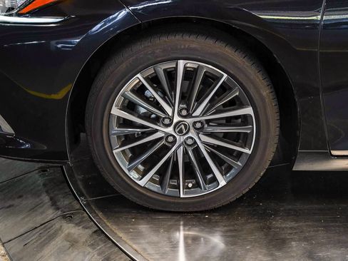 Used 2025 Lexus ES 350 w/ Premium Package FWD image 9