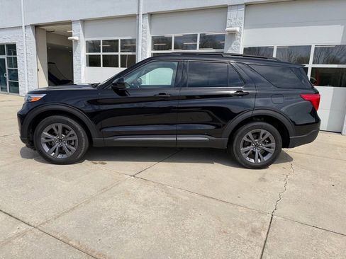 Used 2023 Ford Explorer XLT w/ Equipment Group 202A image 8