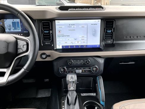 Used 2023 Ford Bronco Wildtrak image 6