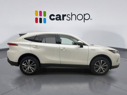 Used 2021 Toyota Venza LE w/ Carpet Mat Package (TMS) image 6