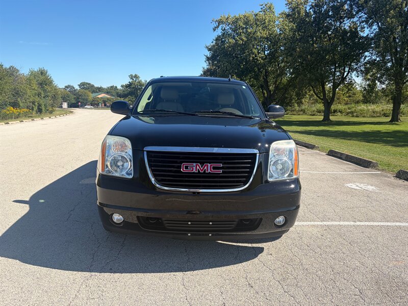 Used 2011 GMC Yukon XL SLT w/ SLT-2 Equipment Package AWD/4WD image 8