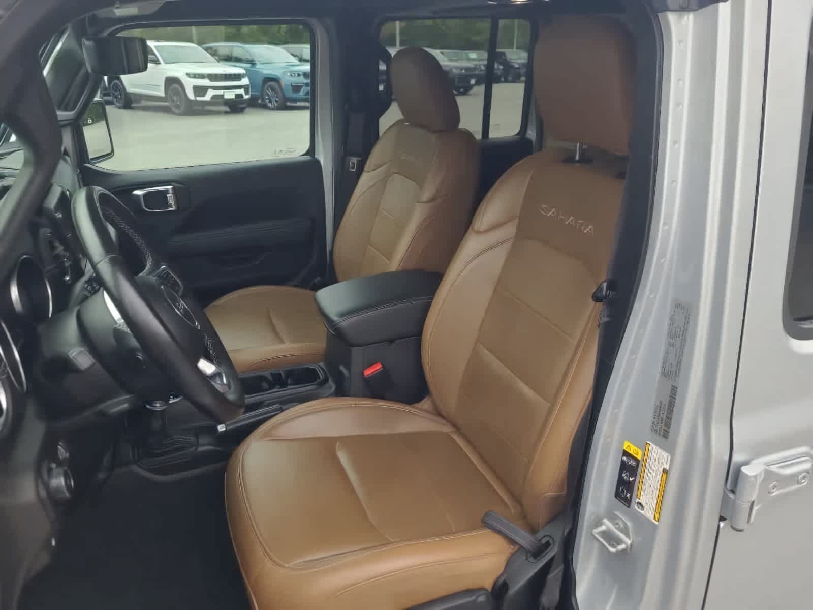 Used 2023 Jeep Wrangler Unlimited Sahara w/ Cold Weather Group AWD/4WD image 11