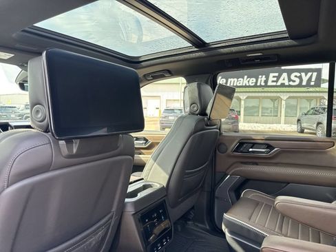 Used 2025 GMC Yukon XL Denali Ultimate w/ LPO, Floor Liner Package AWD/4WD image 39